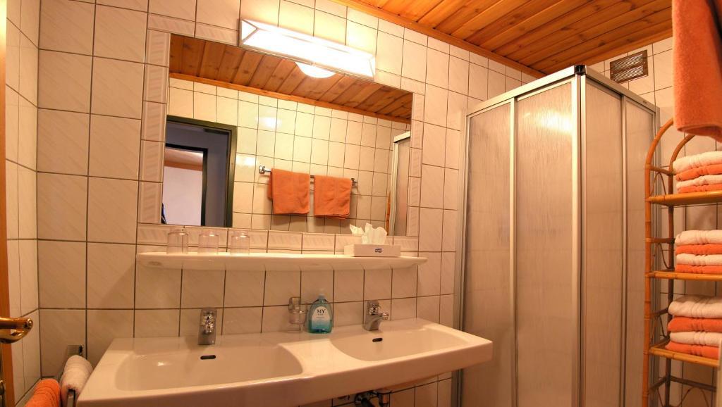 Haus Am Platz - Weitgasser Альтенмаркт  Номер фото